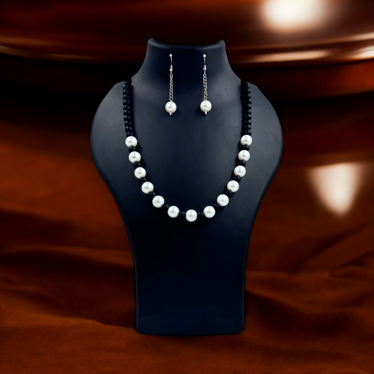 Monochrome Magic: Black & White Pearl Necklace Set for Elegant Style